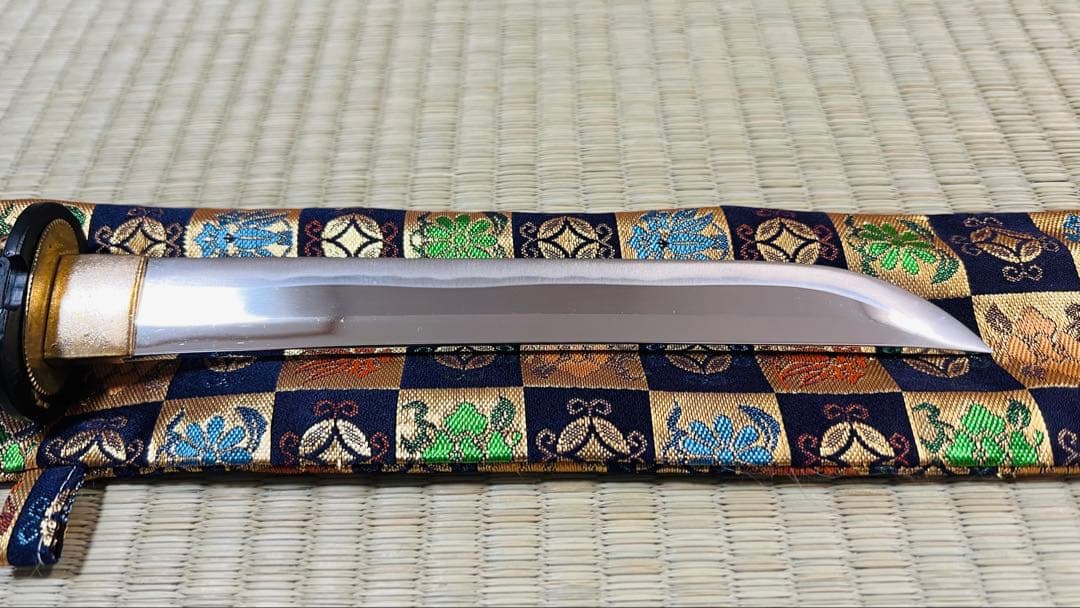 模造刀 拵え 短刀 二重刃文 御守刀 居合刀 高級刀袋付き 251012-1