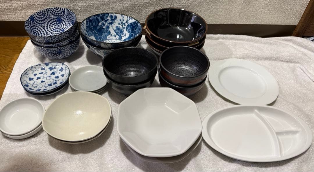 陶器製食器セット（青・白・黒）