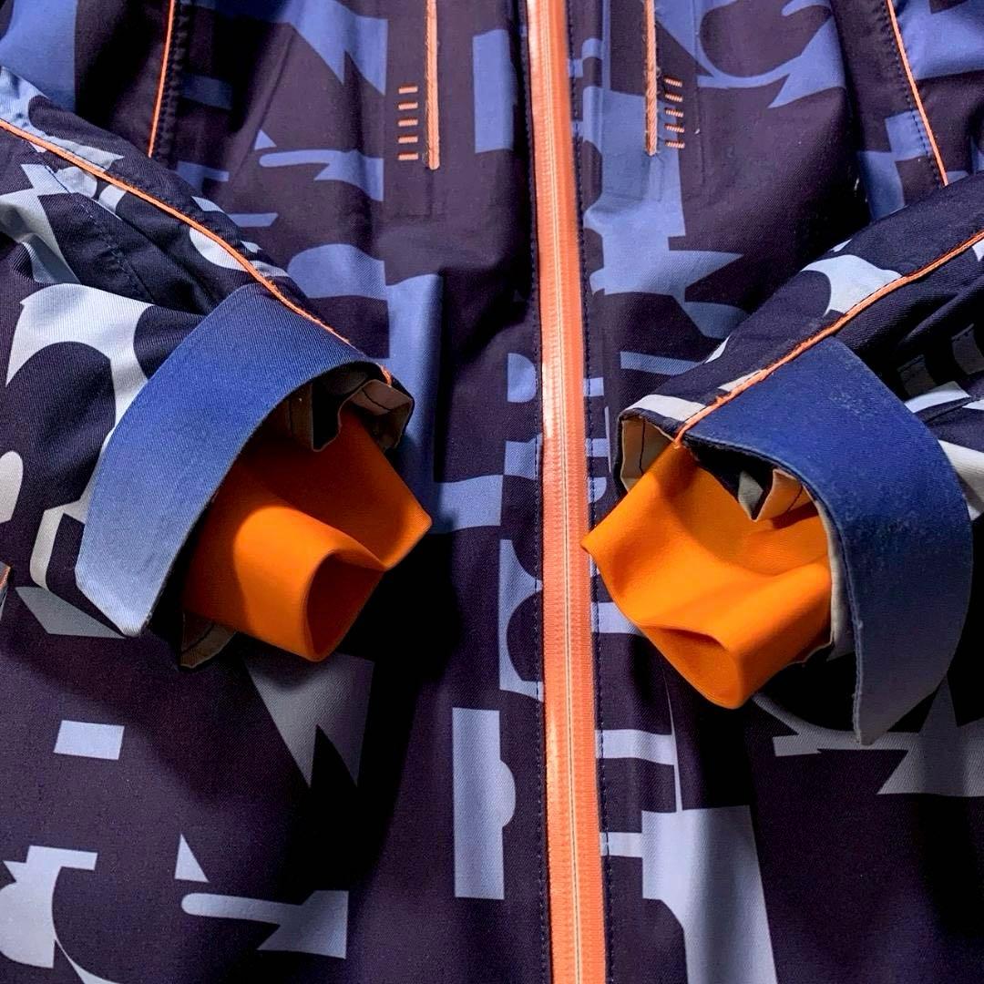 【高機能】デサント スキージャケット モーション3D ヒートナビ 総柄 青 M