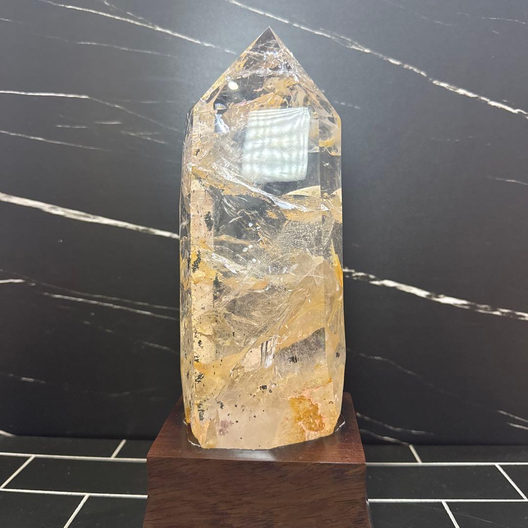 【極上品】水晶ポイント　ライモナイト共生　虹あり