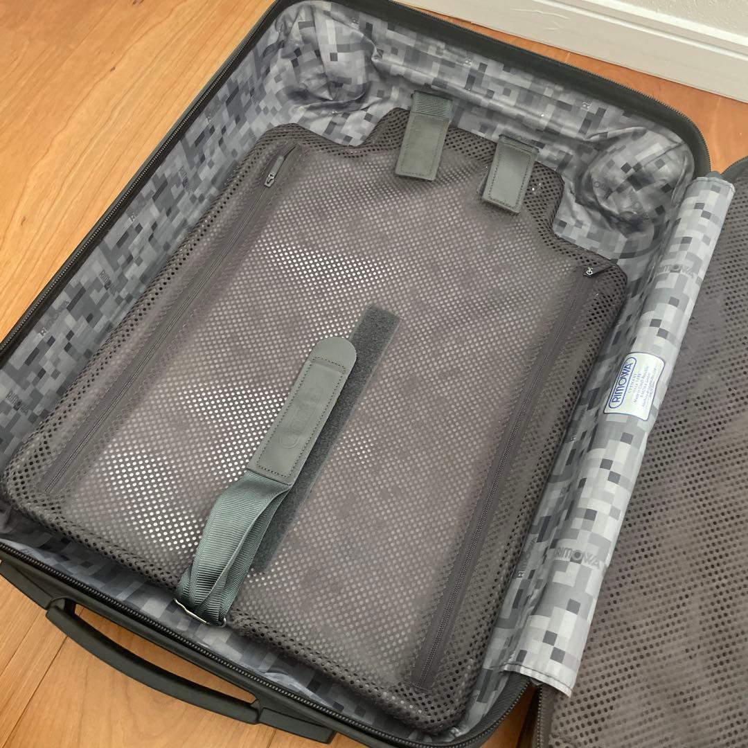 リモワ　ジャンク品　4輪　正規品　破損あり　部品取り