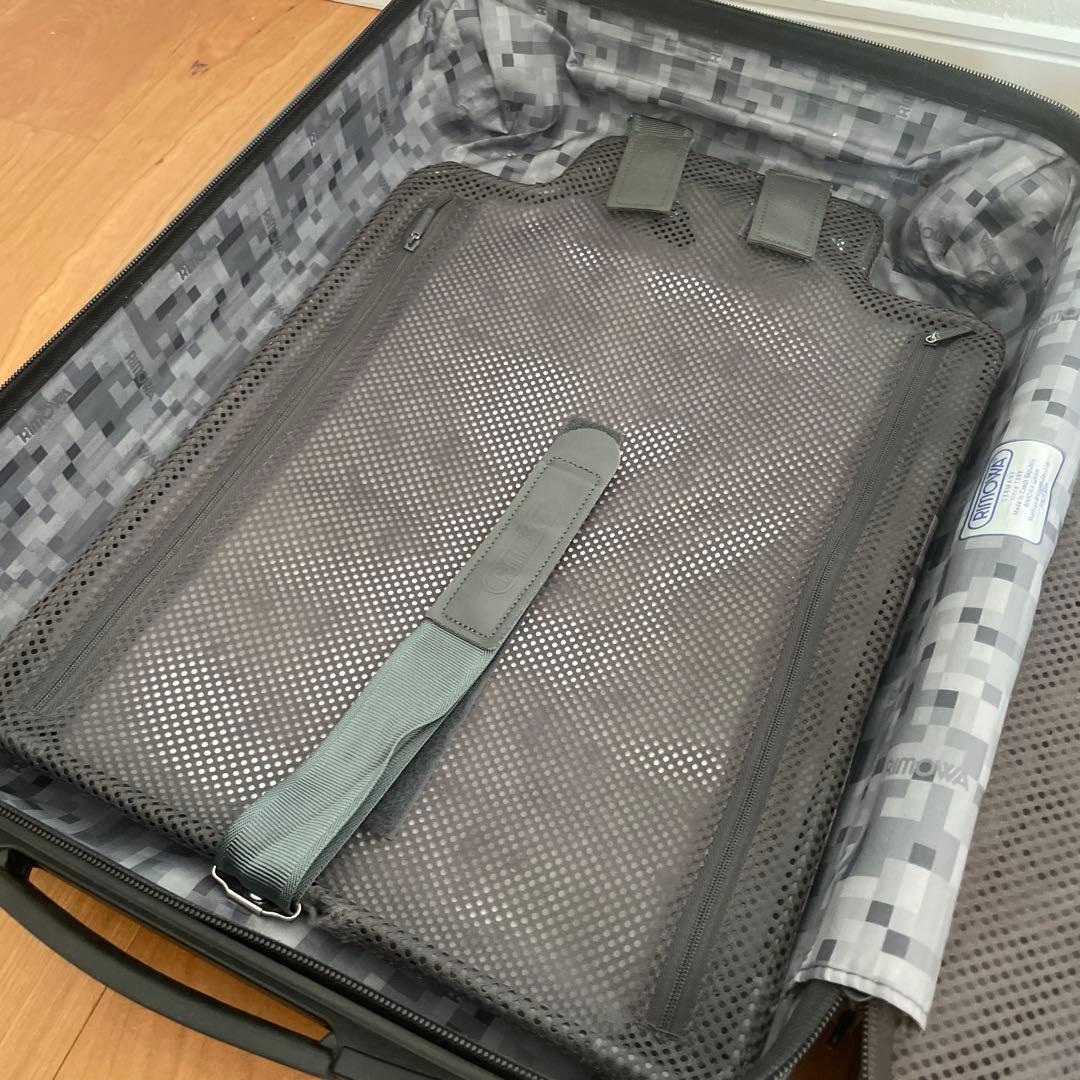 リモワ　ジャンク品　4輪　正規品　破損あり　部品取り