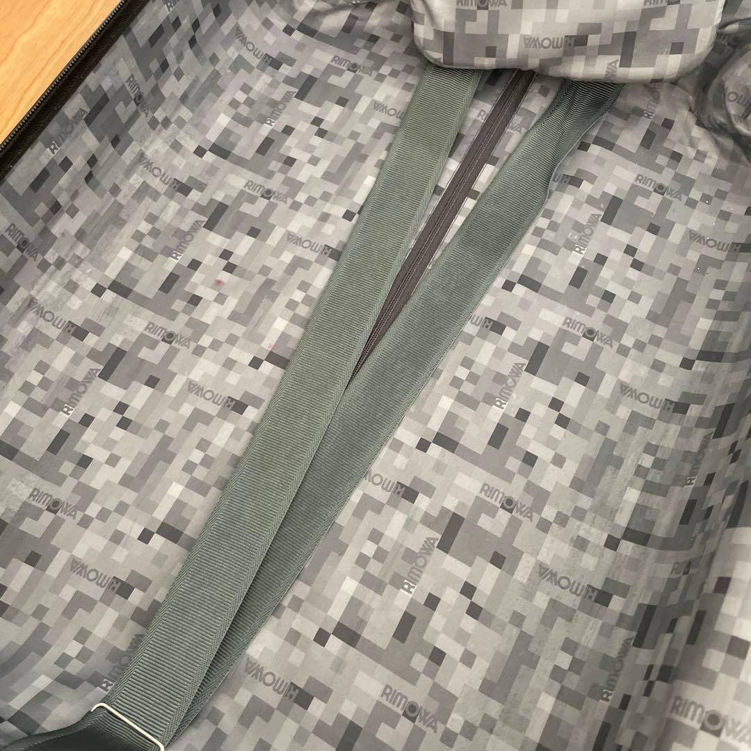 リモワ　ジャンク品　4輪　正規品　破損あり　部品取り