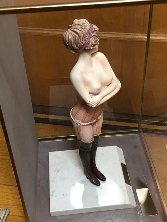 陶器製　高級人形　ワコール