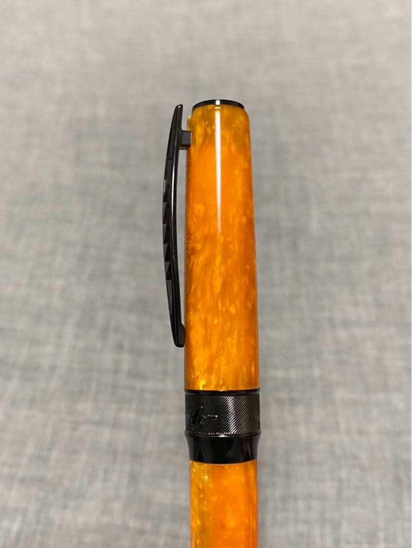 胡桃　ピナイダー ボールペン ラ・グランデ ベレッツァ ロックジャッロ