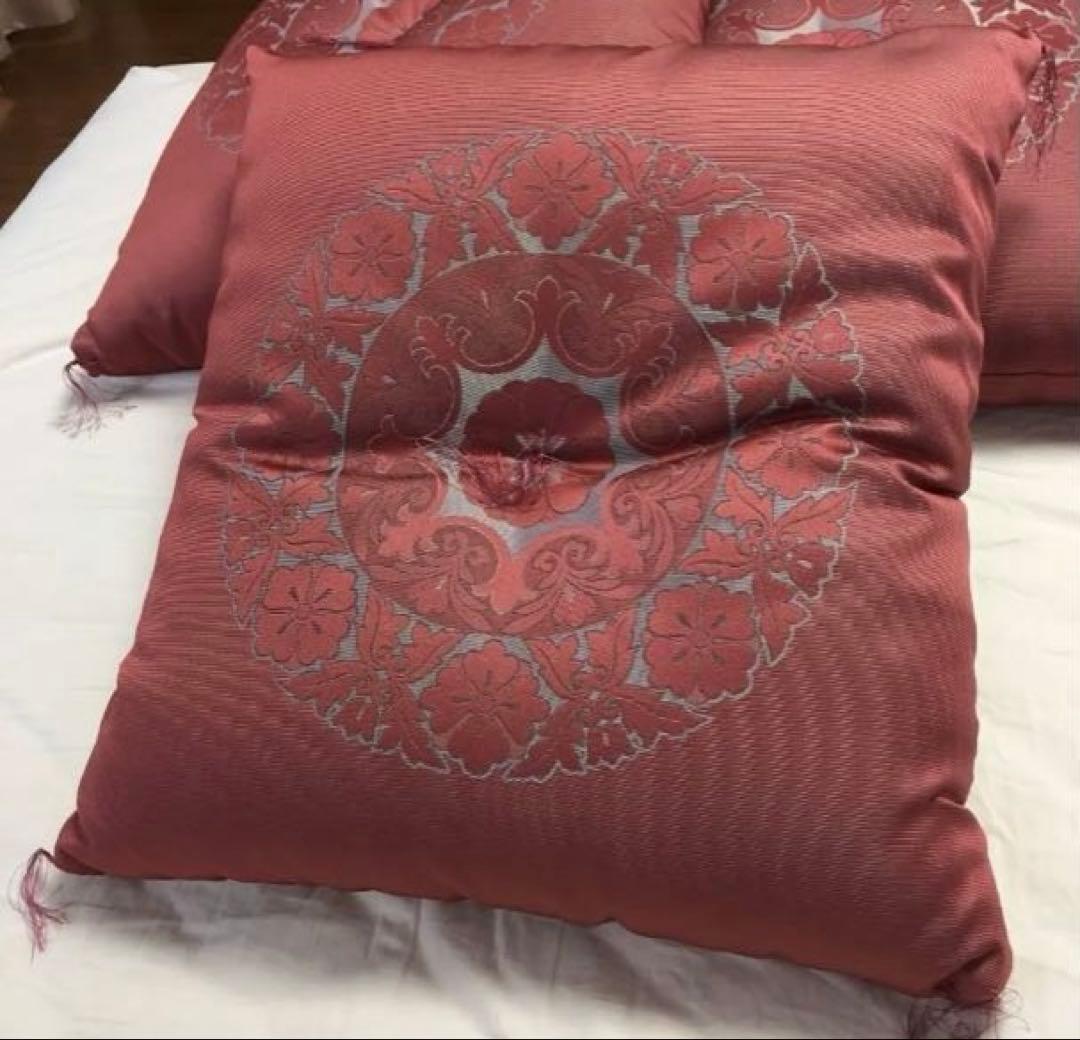 深い赤色の花柄座布団・高級座布団5枚　未使用　激安‼️