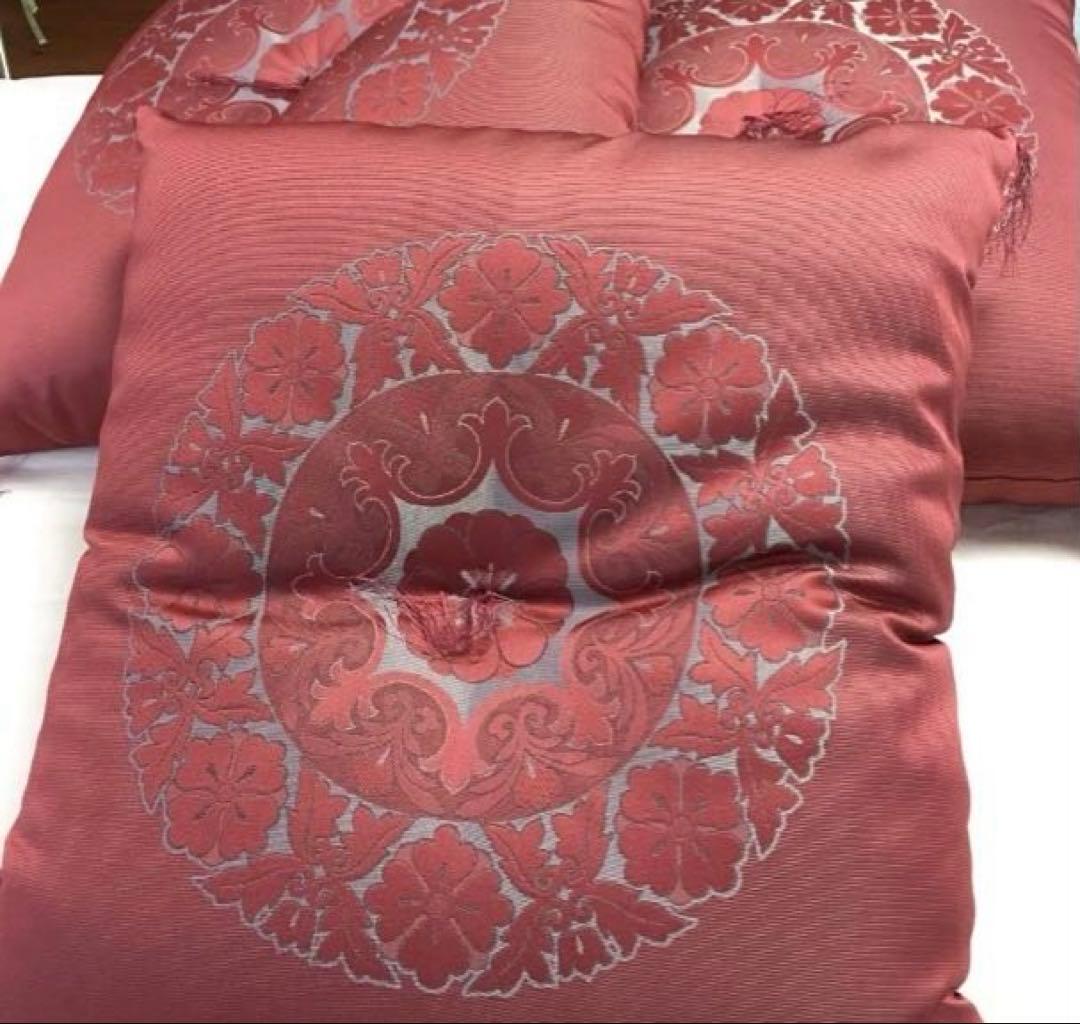 深い赤色の花柄座布団・高級座布団5枚　未使用　激安‼️