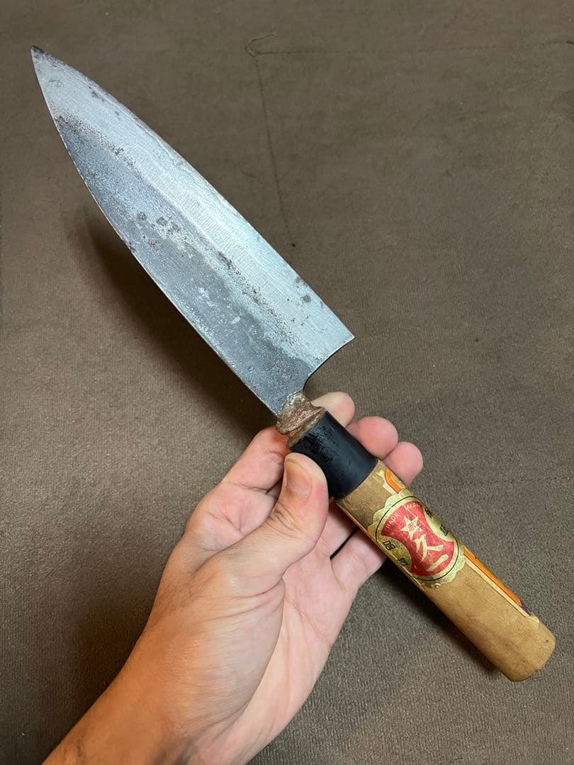 小山手作り包丁3本と模様入りのダガーナイフ1本のセットです。