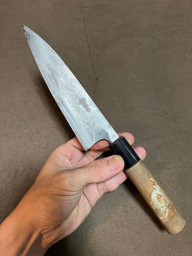 小山手作り包丁3本と模様入りのダガーナイフ1本のセットです。