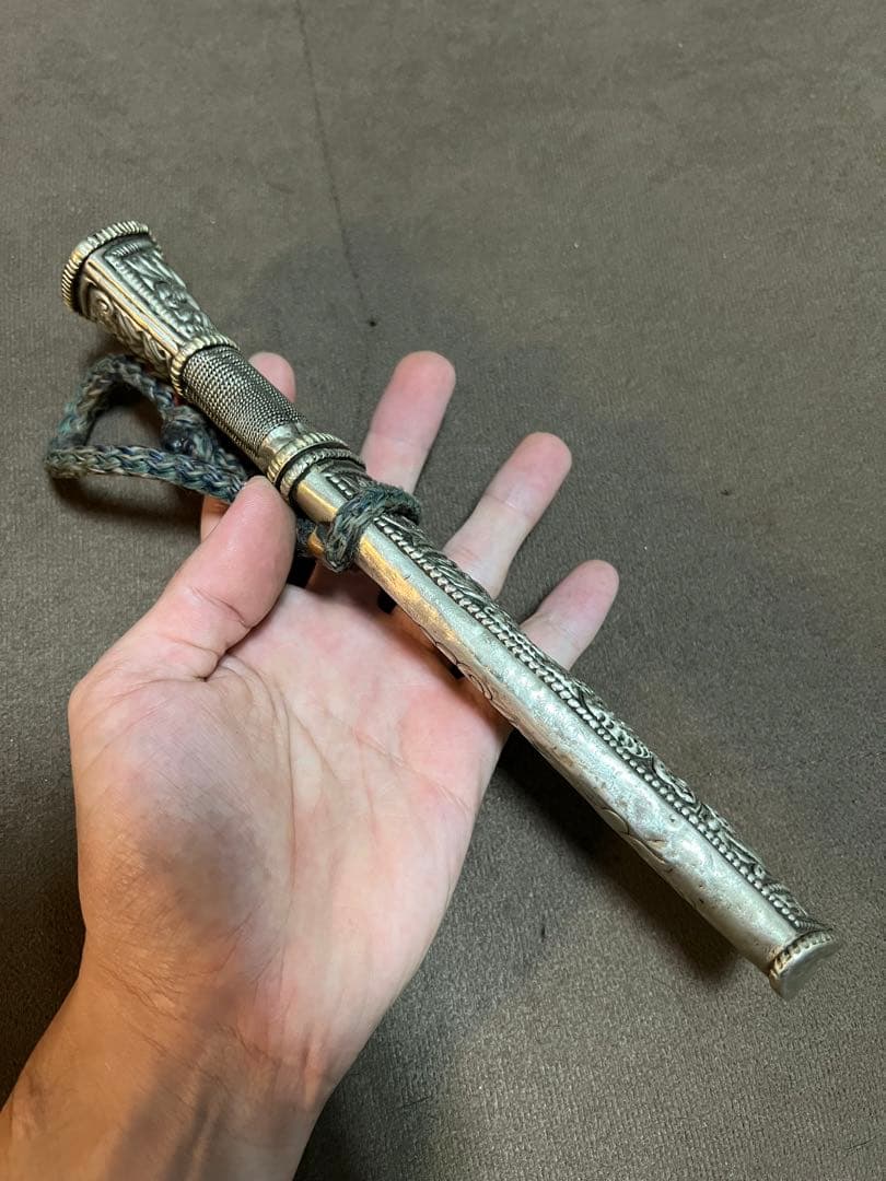 小山手作り包丁3本と模様入りのダガーナイフ1本のセットです。