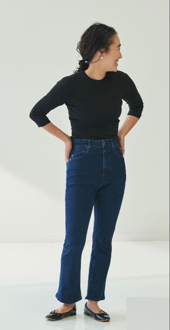 【極美品】YANUK 金子綾 コラボ スリムフレア デニム 25 濃紺 INR