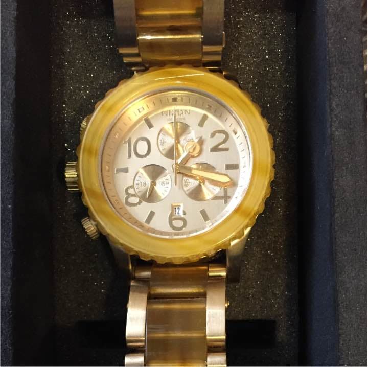 【本日限定セール】人気　腕時計 nixon ユニセックス　ゴールド