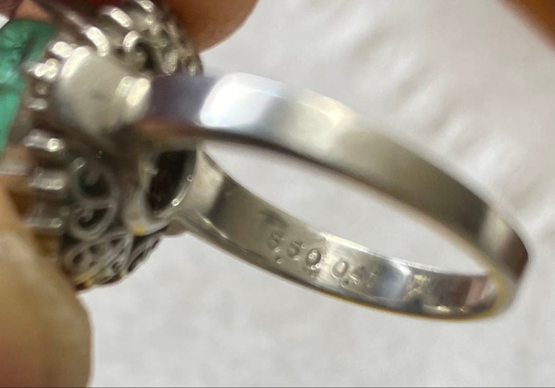 プラチナ　リング　緑