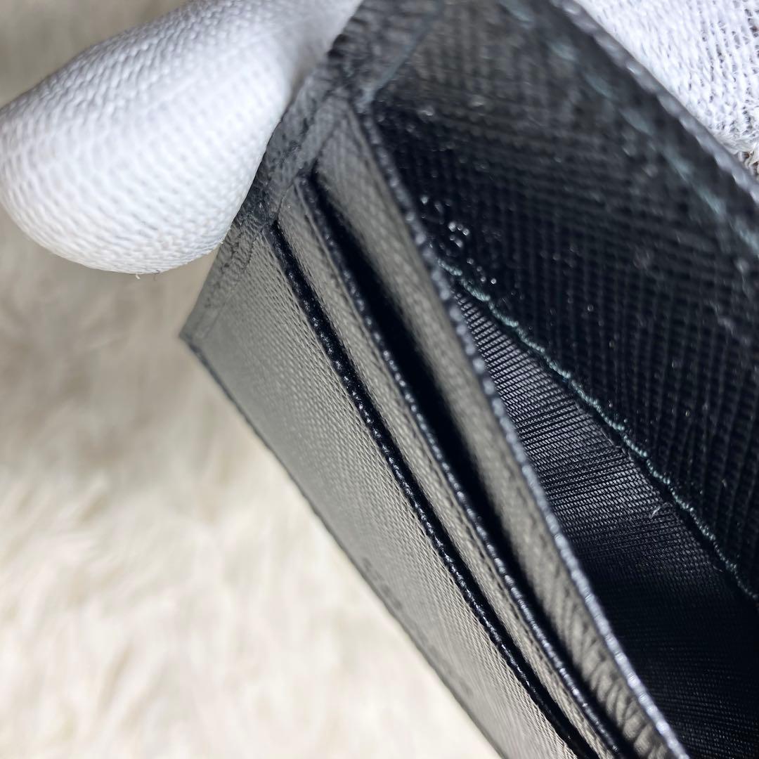 【新品同様】 PRADA マネークリップ サフィアーノ 三角プレート