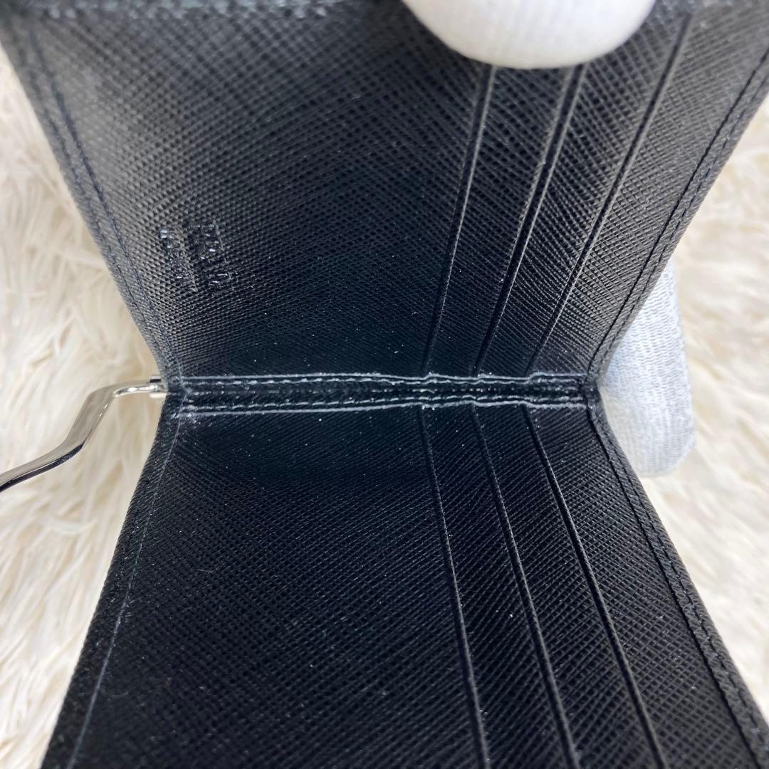 【新品同様】 PRADA マネークリップ サフィアーノ 三角プレート