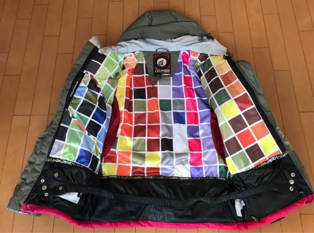 美品・ボルコム・スノーウェア・メンズ　ダウン　サイズM相当