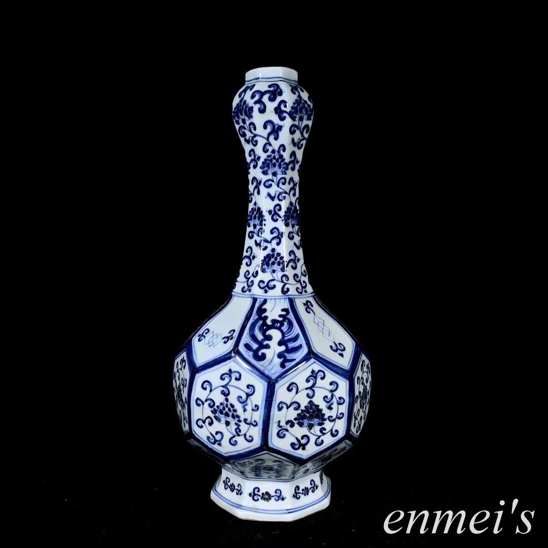 中国古美術・明宣德款青花缠枝花卉八方蒜头瓶・青花磁・純手描き・陶芸・花瓶・文房