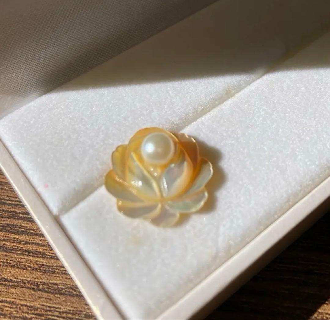 白蝶貝カービング パール付き