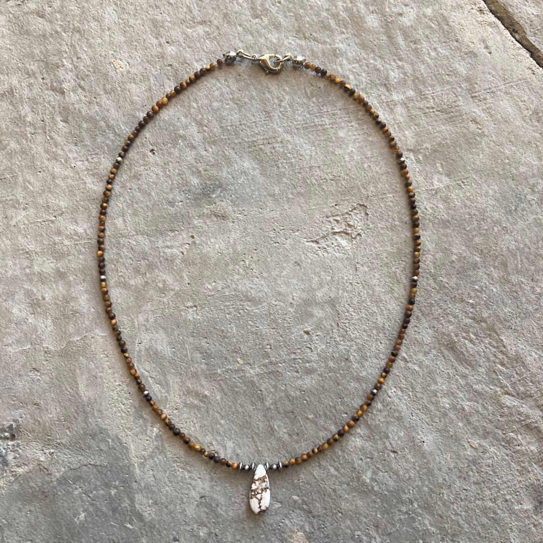 hira様 小粒タイガーアイとワイルドホース、ナバホパールのデザインネックレス