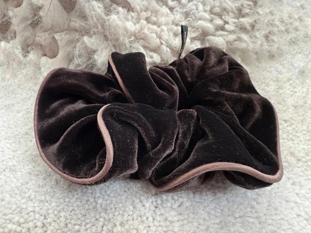 アレクサンドル ドゥ パリ ベルベットシュシュ ブラウン