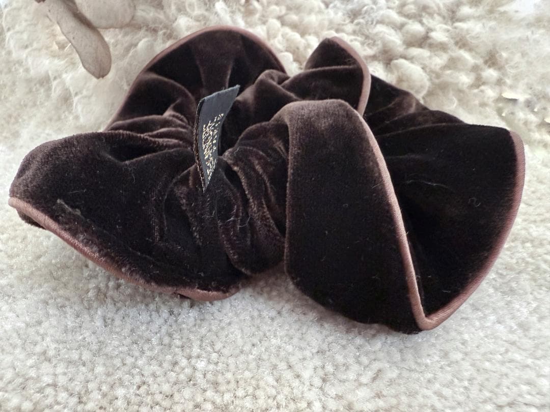 アレクサンドル ドゥ パリ ベルベットシュシュ ブラウン