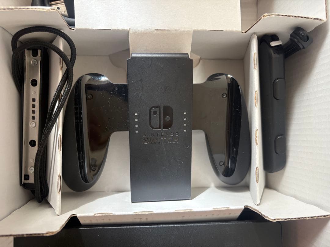 ニンテンドーSwitch 本体　袋以外の付属品完備