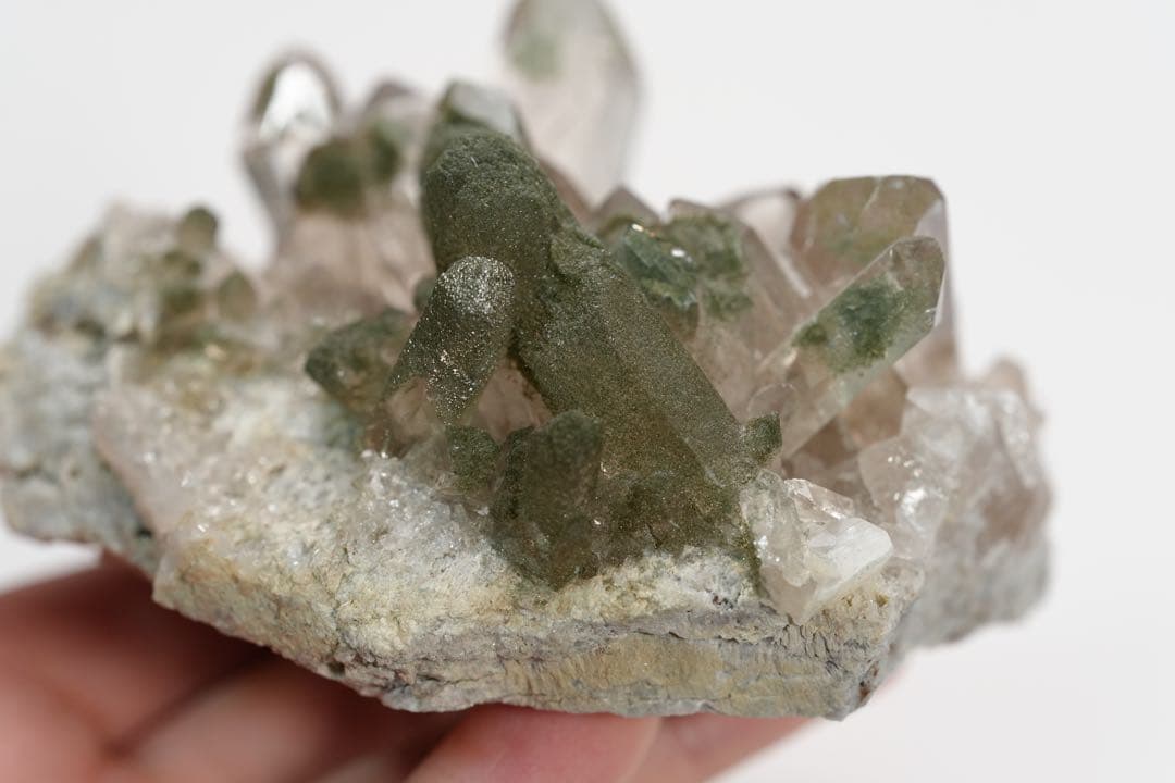 【最高級】クローライトインクォーツ スイス産 95×79×50mm