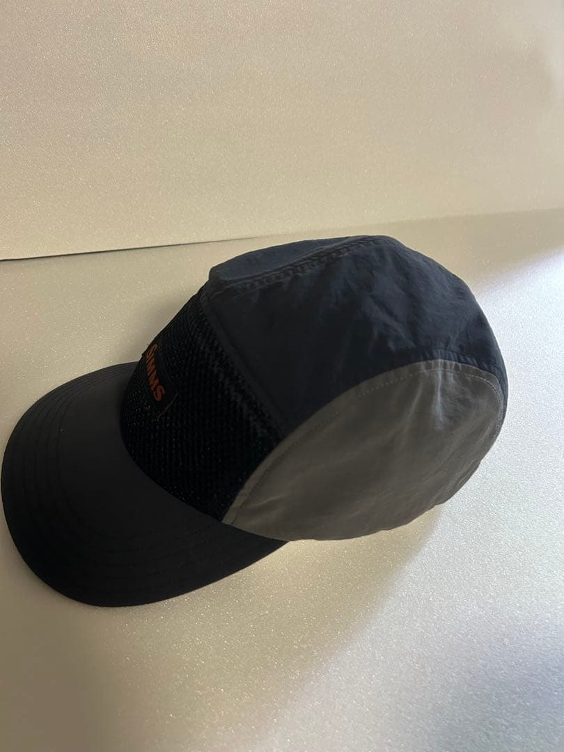 シムス　SIMMS キャップ ブラック/グレー　トラウト　鱒