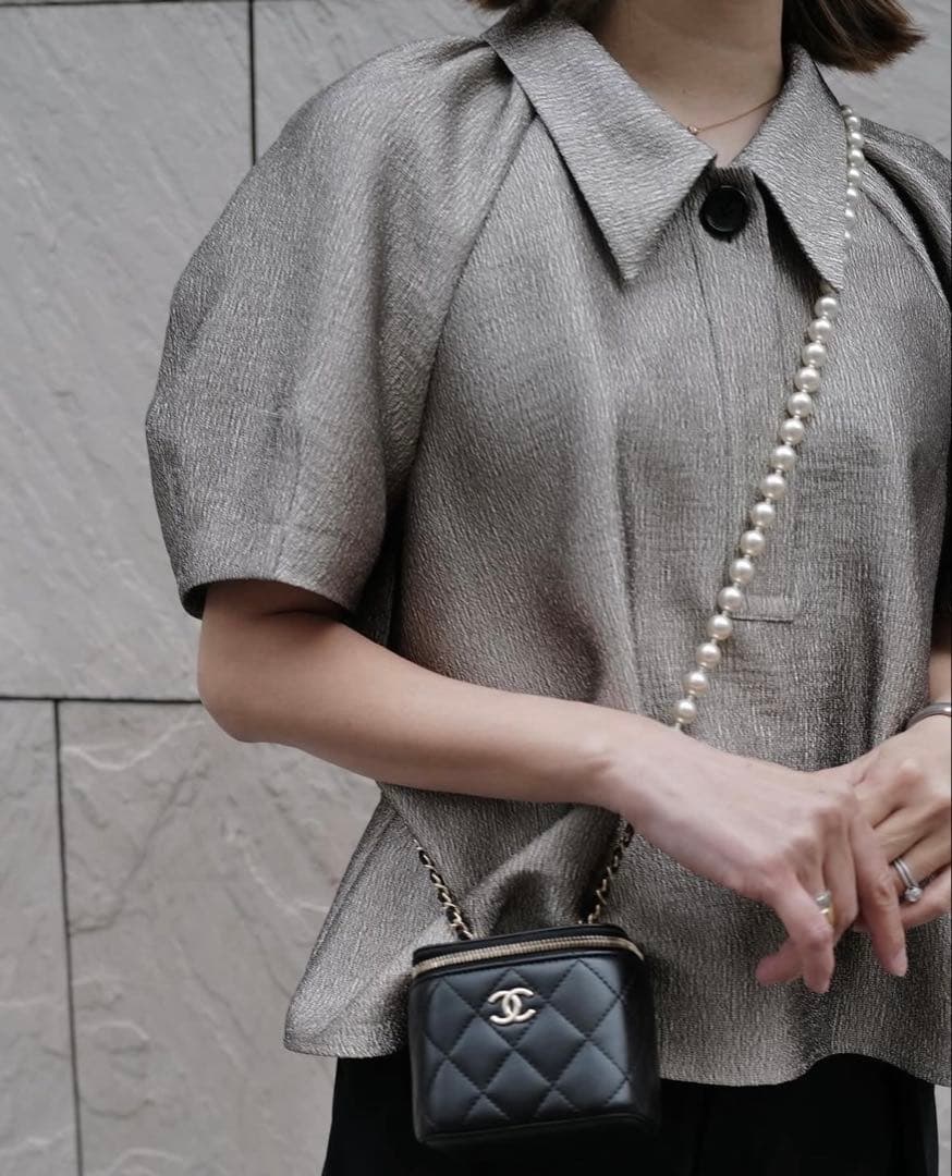 MACHATT メタリックパフブラウス