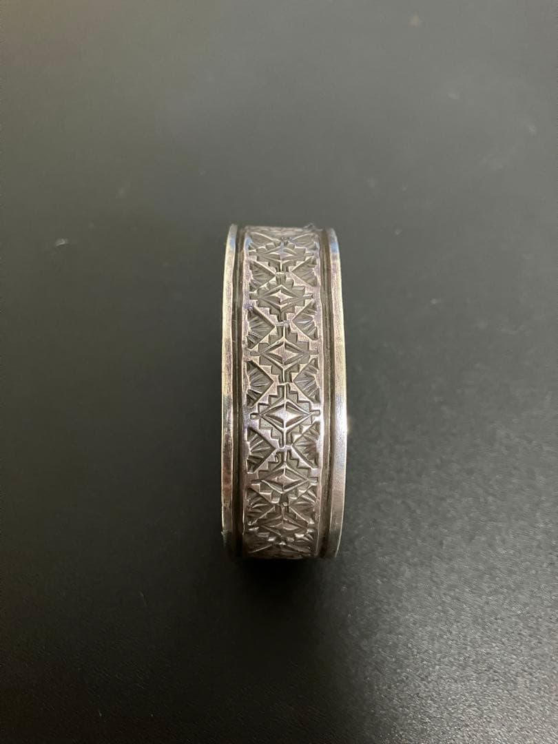 【ナバホ族】【インディアンジュエリー】MALONEY シルバー バングル