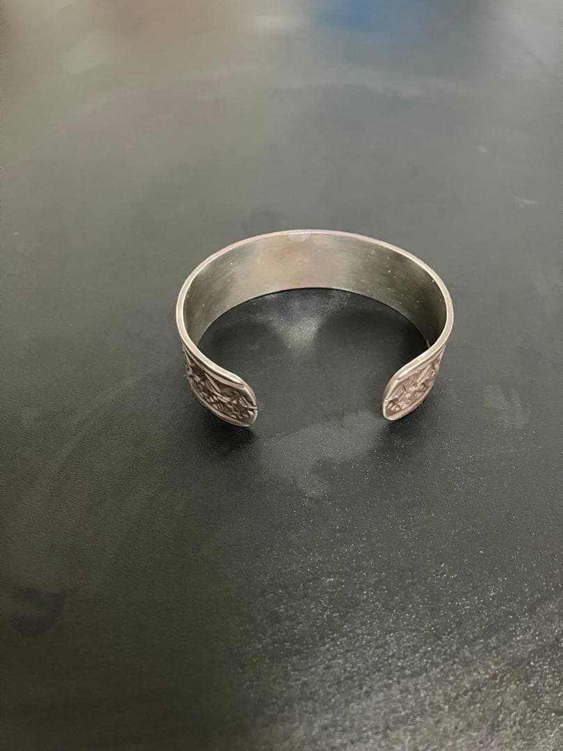 【ナバホ族】【インディアンジュエリー】MALONEY シルバー バングル