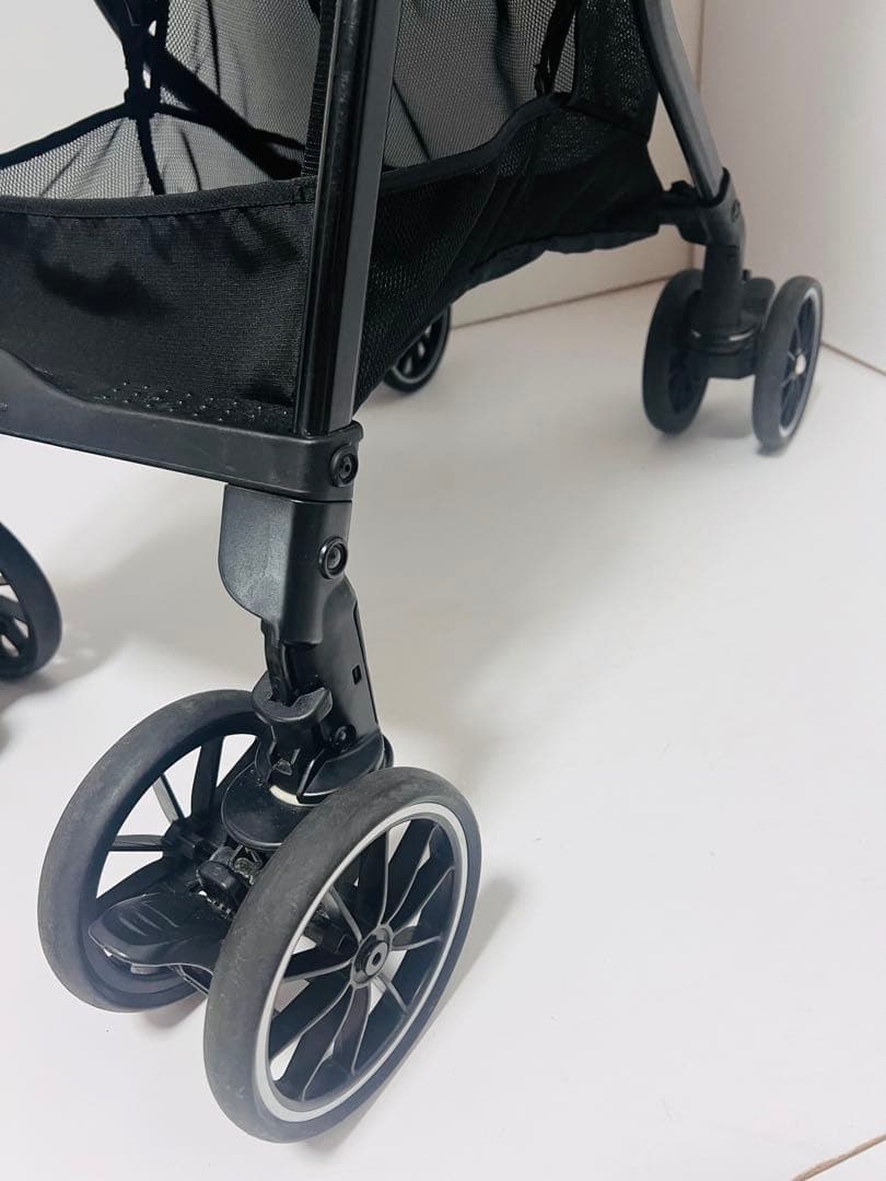 美品 Combi スゴカルα Light エッグショック AX フェザーグレー