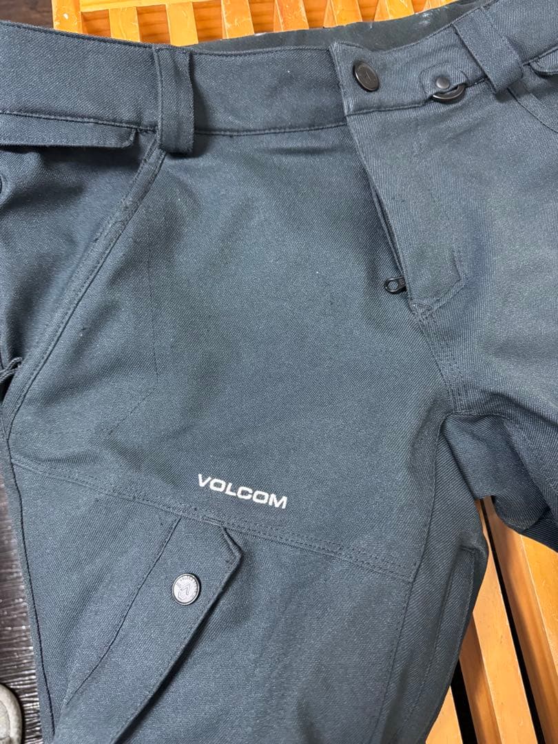 VOLCOM スノーボードウェア ジャケット（GORE-TEX）とパンツセット