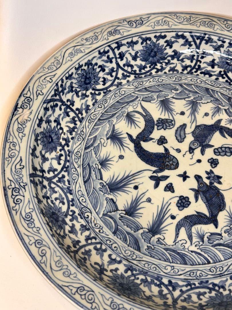 大明宣徳年製 底款 大皿 染付 花卉文 魚文 古董品 古い陶磁 皿