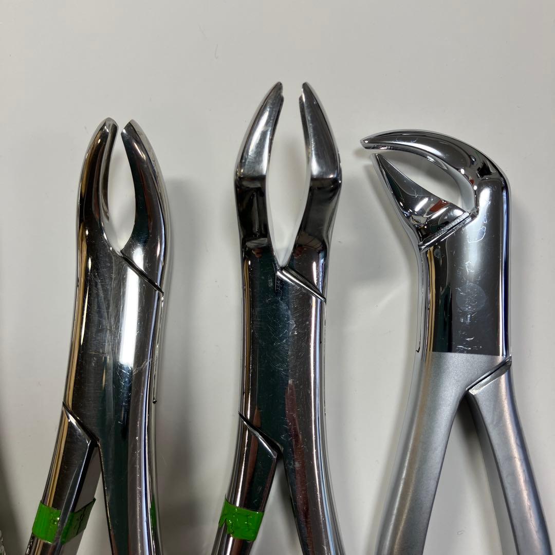 鉗子　【歯科医院】