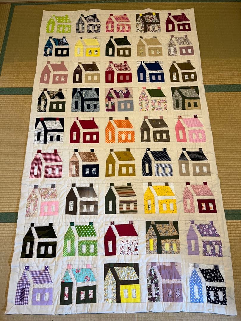 値下げ！手縫いパッチワーク　ハウス柄 ベッドカバー大サイズ200×113㎝