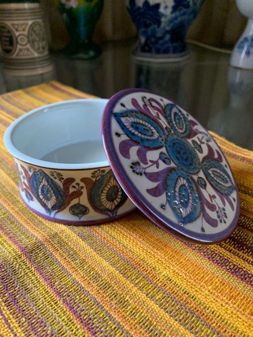 ロイヤルコペンハーゲン　ビンテージのテネラ蓋物ベルテイェッセン色が綺麗！