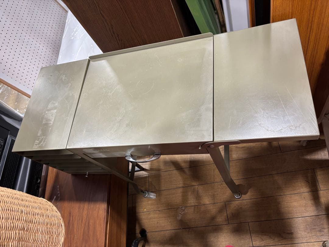 T82 タイプライターデスク ESSEN