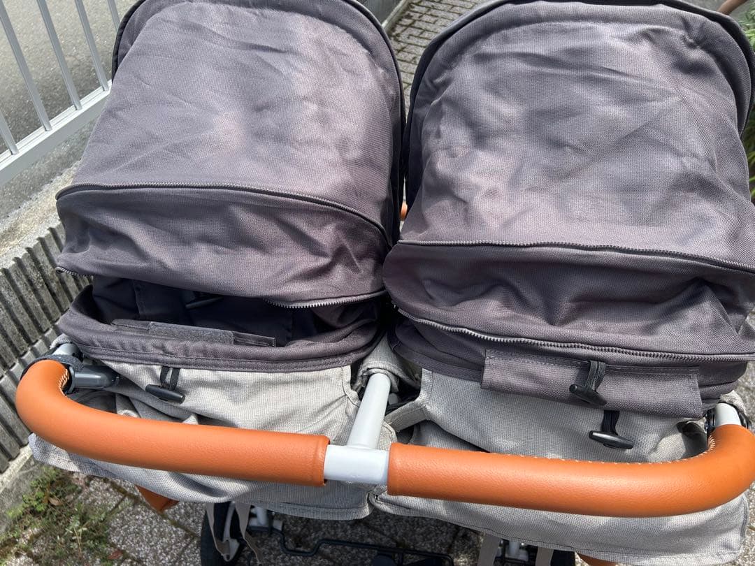 ダブルベビーカー グレー 5点式シートベルト ココダブル