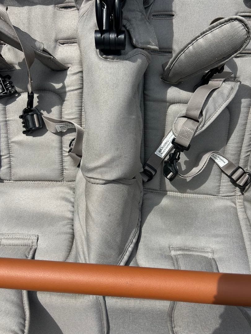 ダブルベビーカー グレー 5点式シートベルト ココダブル