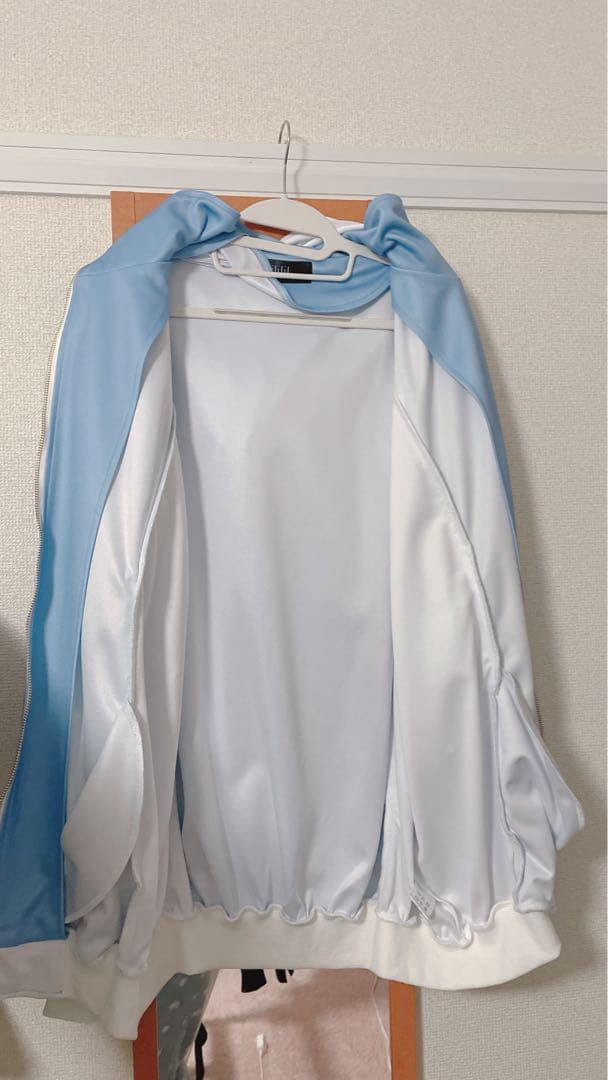 ililil ぬた。コラボ　フード付きフリルジャージ　中古