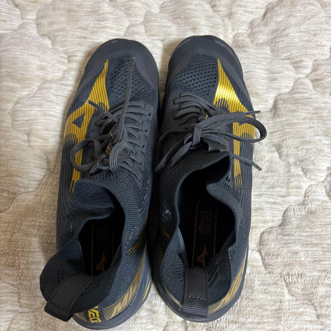 Mizuno Wave Lightning Z6 ブラック/ゴールド