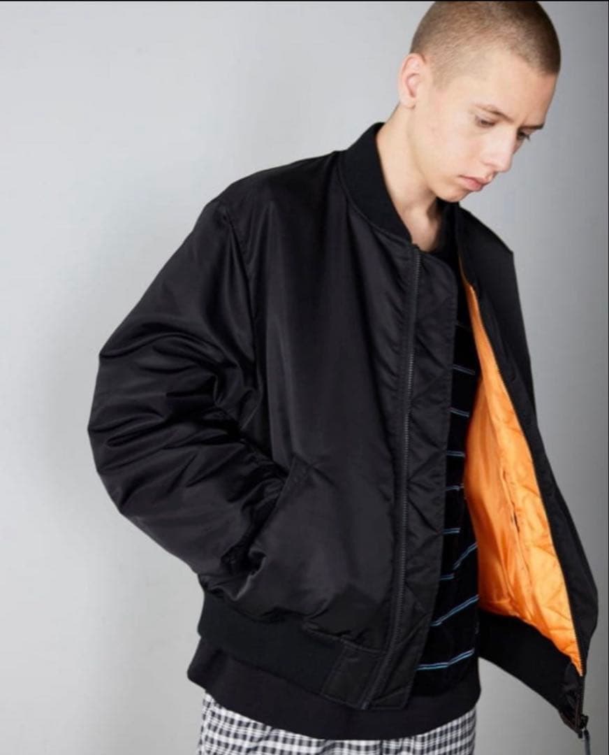 美品　BEAMS ブラック MA-1 サーモライト　Mサイズ