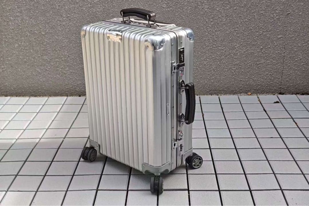 リムーワ　アルミ スーツケース シルバー 4輪　クラシック