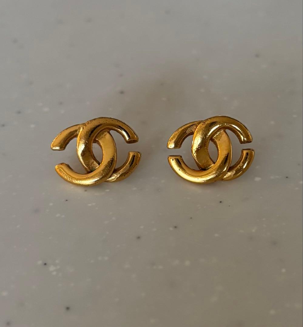 CHANEL シャネル　ココマーク　ゴールドピアス