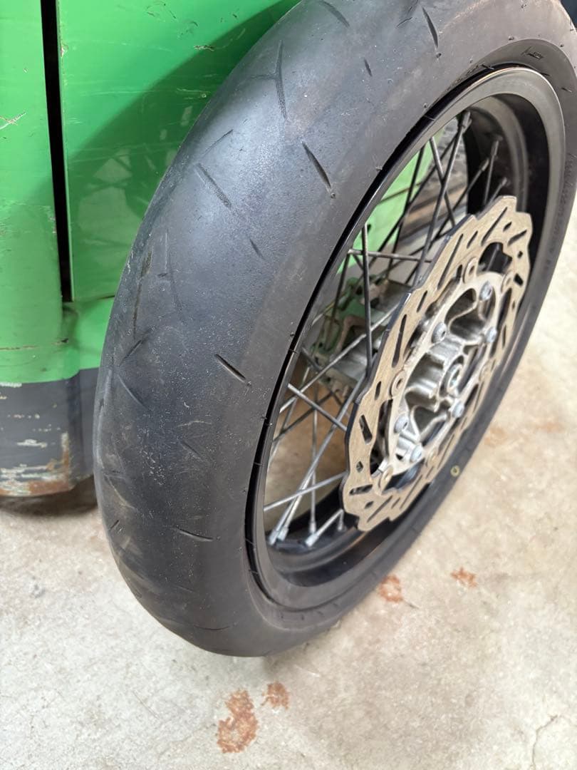 バイクタイヤ　ホイール付き　120/70 R17 M/C 車種不明