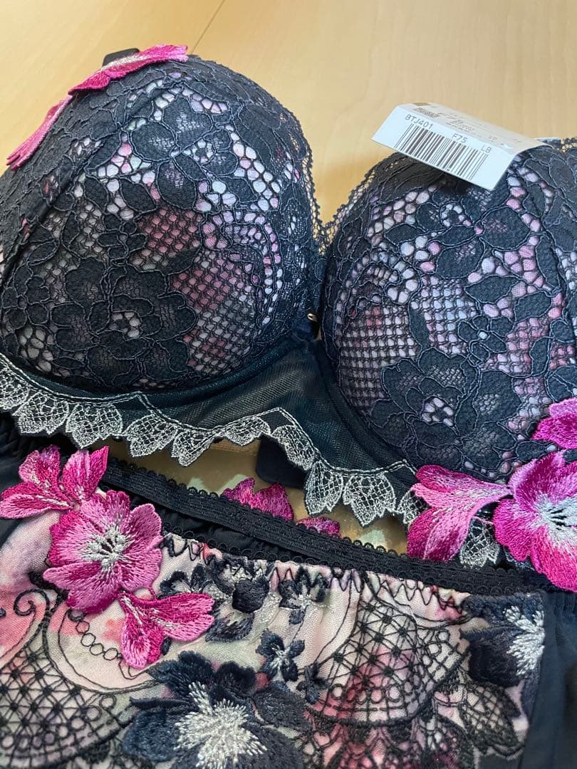 【未使用タグ付】Saluteブラジャーショーツセット F75