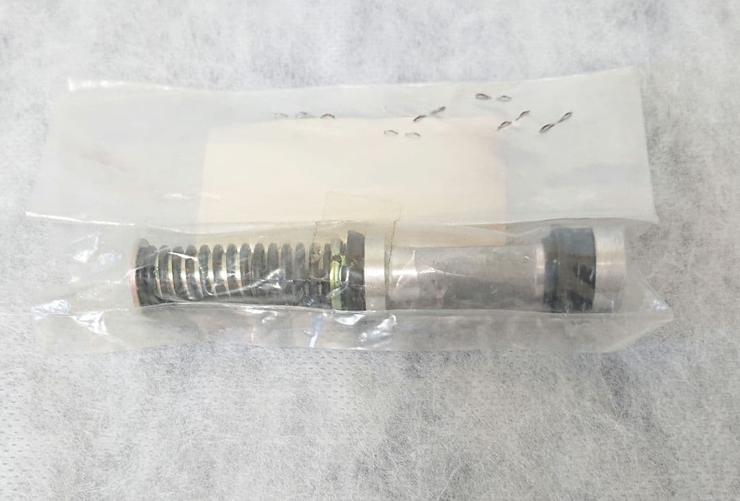 いすゞ　ベレット　純正ブレーキマスターピストン