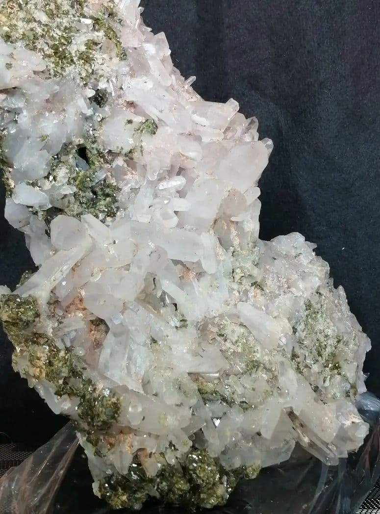 水晶 エピドート 共生クラスター（グリーントルマリン）4.8kg ーtot016