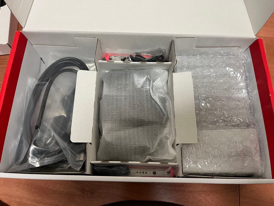 【コントローラー若干難あり】Nintendo Switch 本体【おまけ付き】